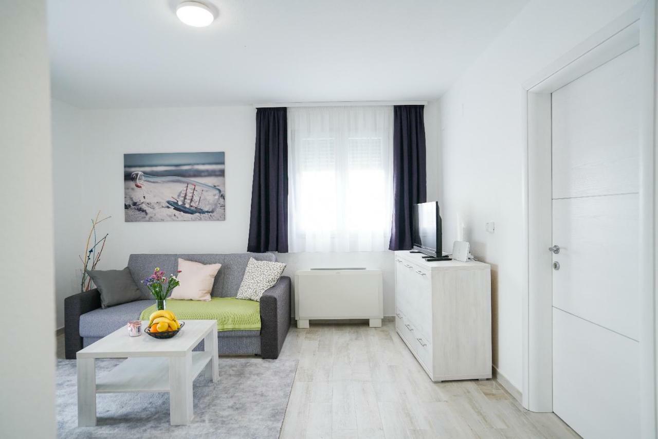 Apartmani Zupan Sukosan Ngoại thất bức ảnh