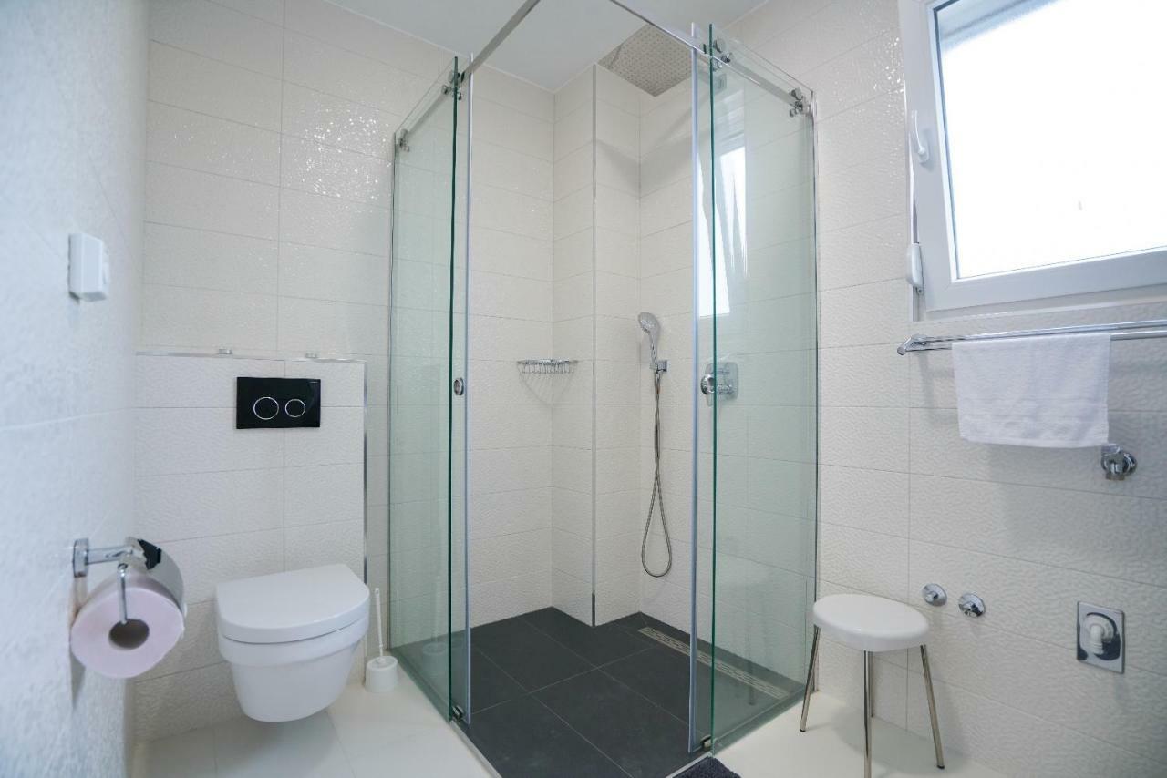 Apartmani Zupan Sukosan Ngoại thất bức ảnh