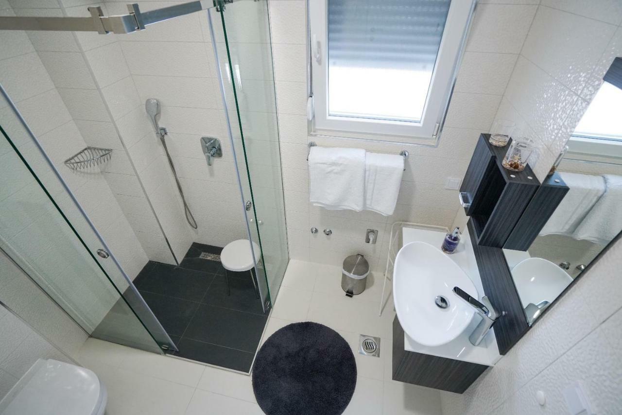 Apartmani Zupan Sukosan Ngoại thất bức ảnh